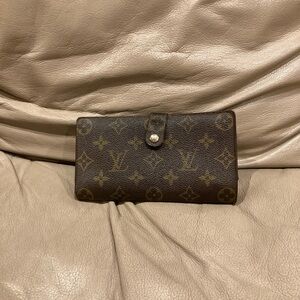 Louis Vuitton Monogram Vintage Wallet. Pre-loved. Some wear.